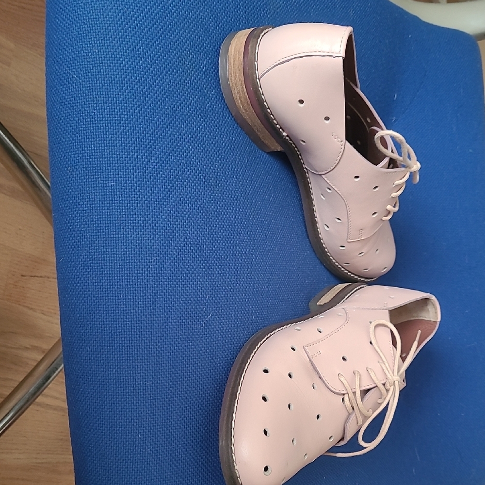 Elegant Women's Light Pink Perforated Loafers